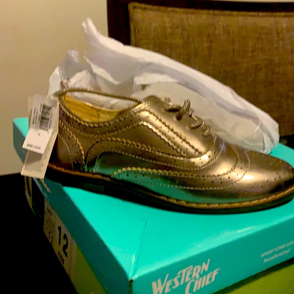 Gap gold Oxford shoes
